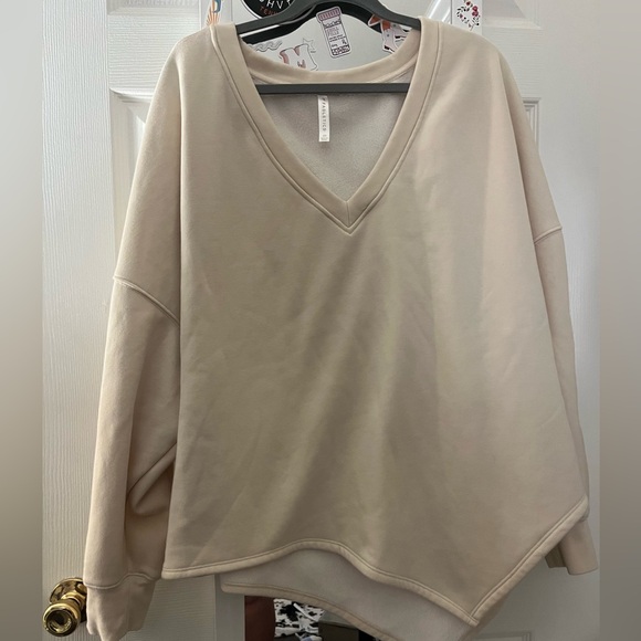 Three Piece Cream Set - Picture 2 of 8